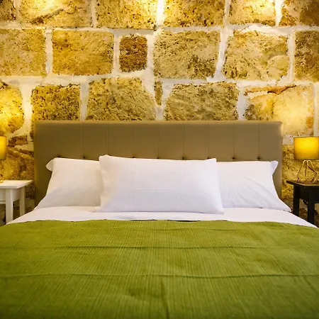 Alojamento de Acomodação e Pequeno-almoço Regina Elena 4*