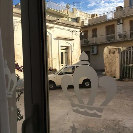 Alojamento de Acomodação e Pequeno-almoço Regina Elena 4*