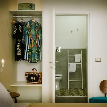 Alojamento de Acomodação e Pequeno-almoço Regina Elena 4*