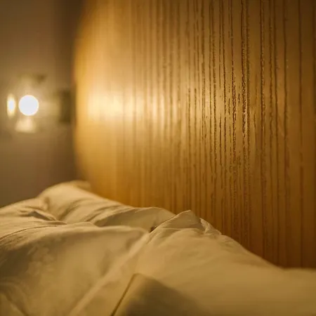 Alojamento de Acomodação e Pequeno-almoço Regina Elena 4*